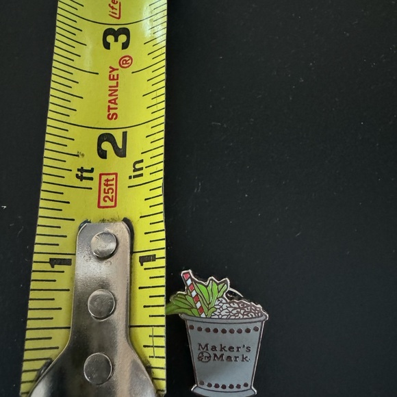 MAKERS MARK Whisky Bourbon Pin Tie Tac cap Cap pin COLLECTIBLE Women or … - Picture 2 of 5